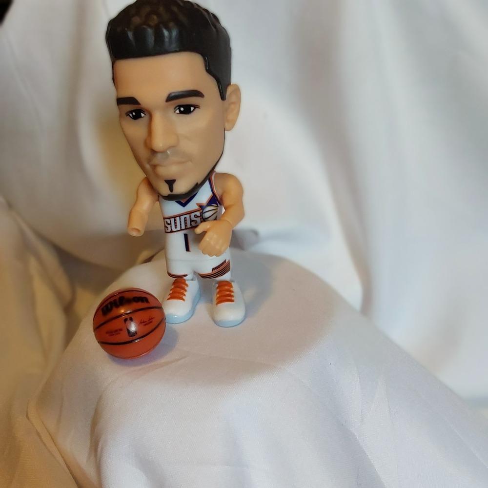 Devin Booker‎ Phoenix Suns #1 NBA Suprise Zuru Figure And Ball *MISSING HAND*